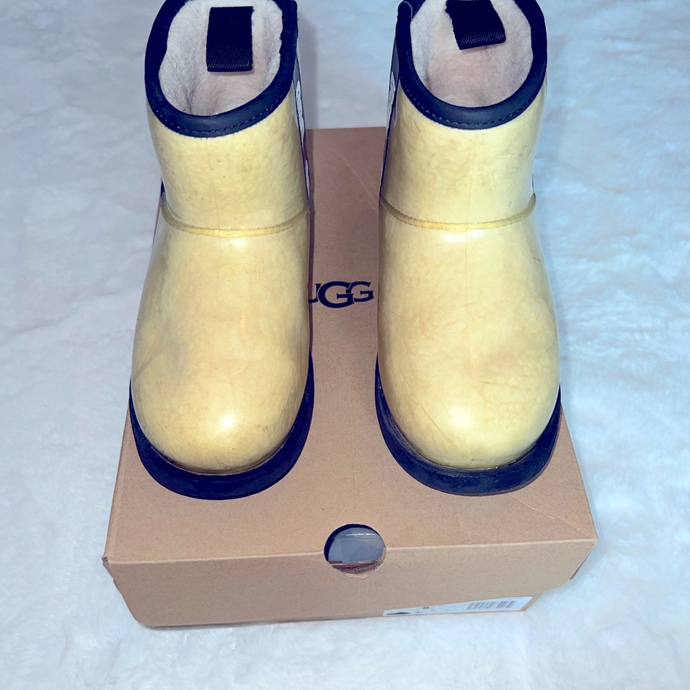 Girl Ugg Boots. Size 3Y.